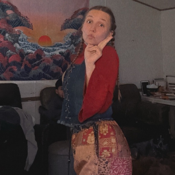 Meet your Posher, Drew ✨ - Picture 3 of 3